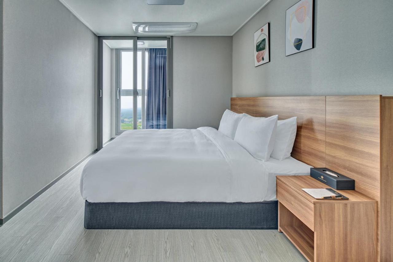 Gangneung Chonpines Ocean Suites Hotel ภายนอก รูปภาพ
