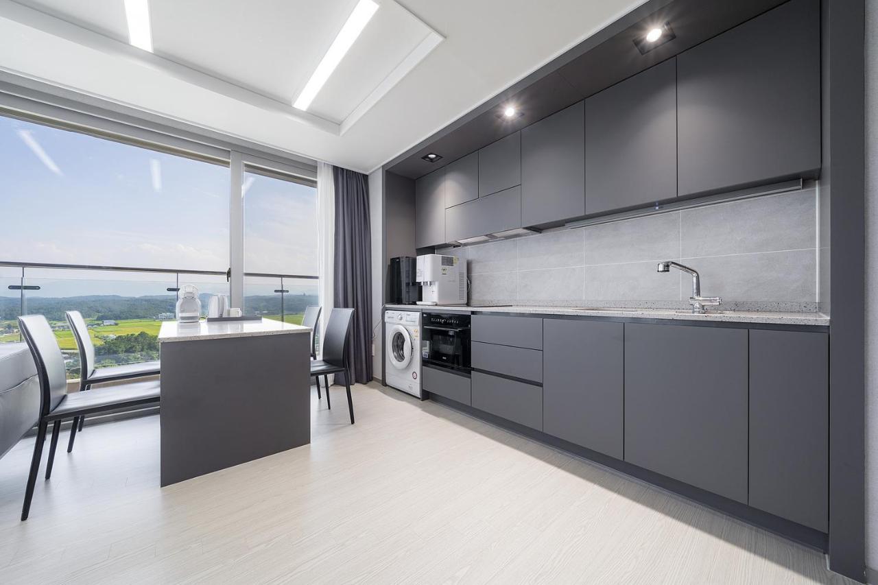 Gangneung Chonpines Ocean Suites Hotel ภายนอก รูปภาพ