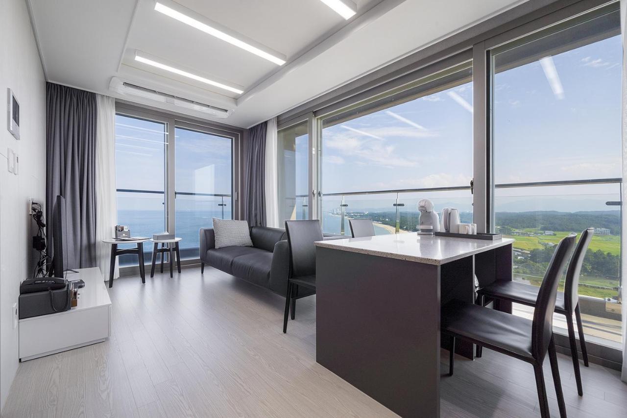Gangneung Chonpines Ocean Suites Hotel ภายนอก รูปภาพ