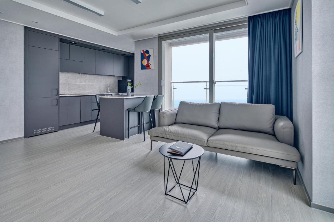 Gangneung Chonpines Ocean Suites Hotel ภายนอก รูปภาพ