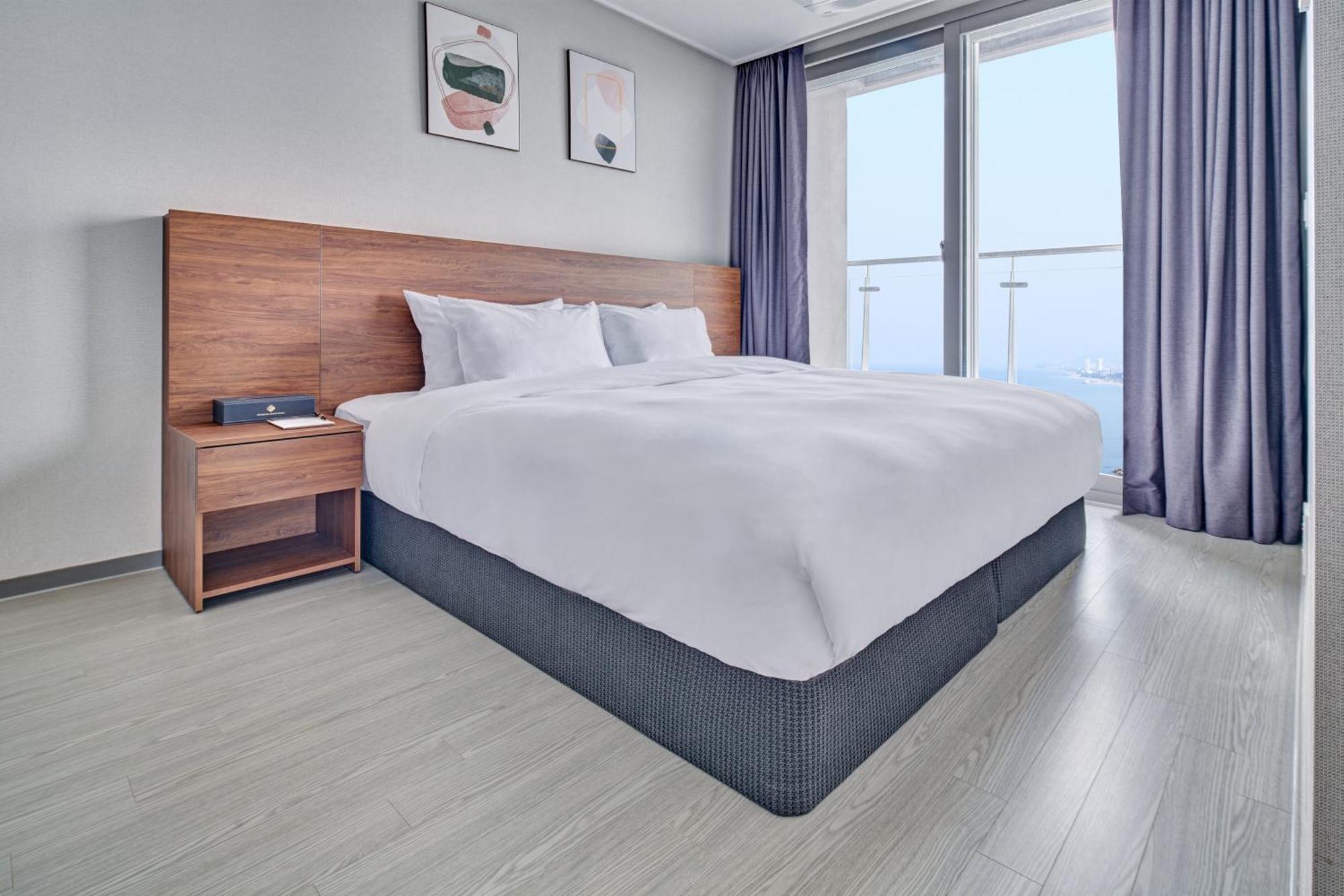 Gangneung Chonpines Ocean Suites Hotel ภายนอก รูปภาพ