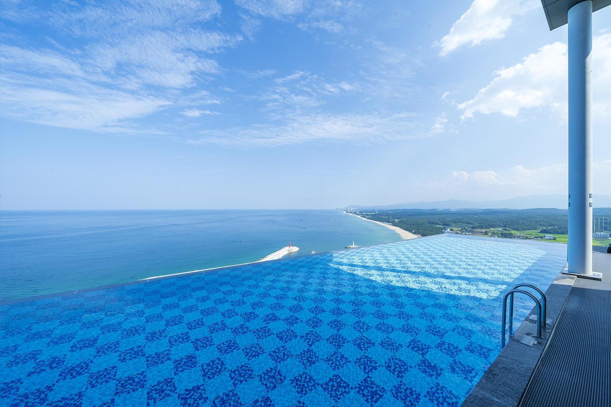 Gangneung Chonpines Ocean Suites Hotel ภายนอก รูปภาพ