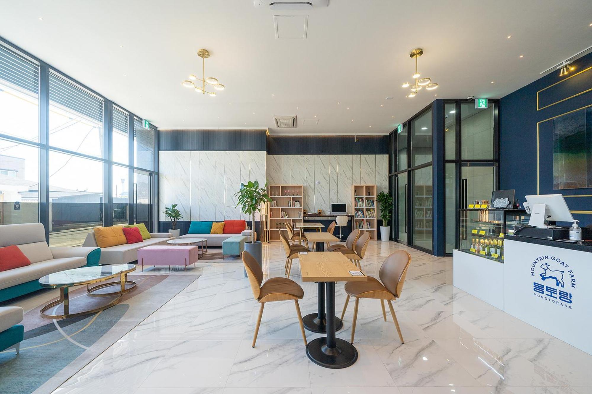 Gangneung Chonpines Ocean Suites Hotel ภายนอก รูปภาพ
