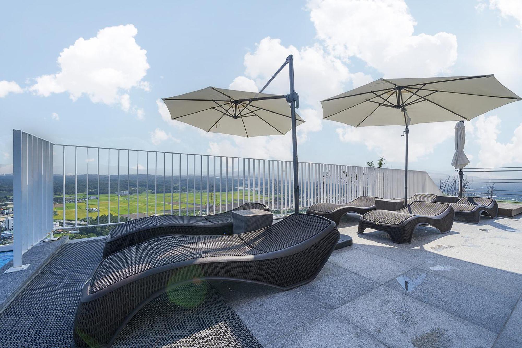Gangneung Chonpines Ocean Suites Hotel ภายนอก รูปภาพ