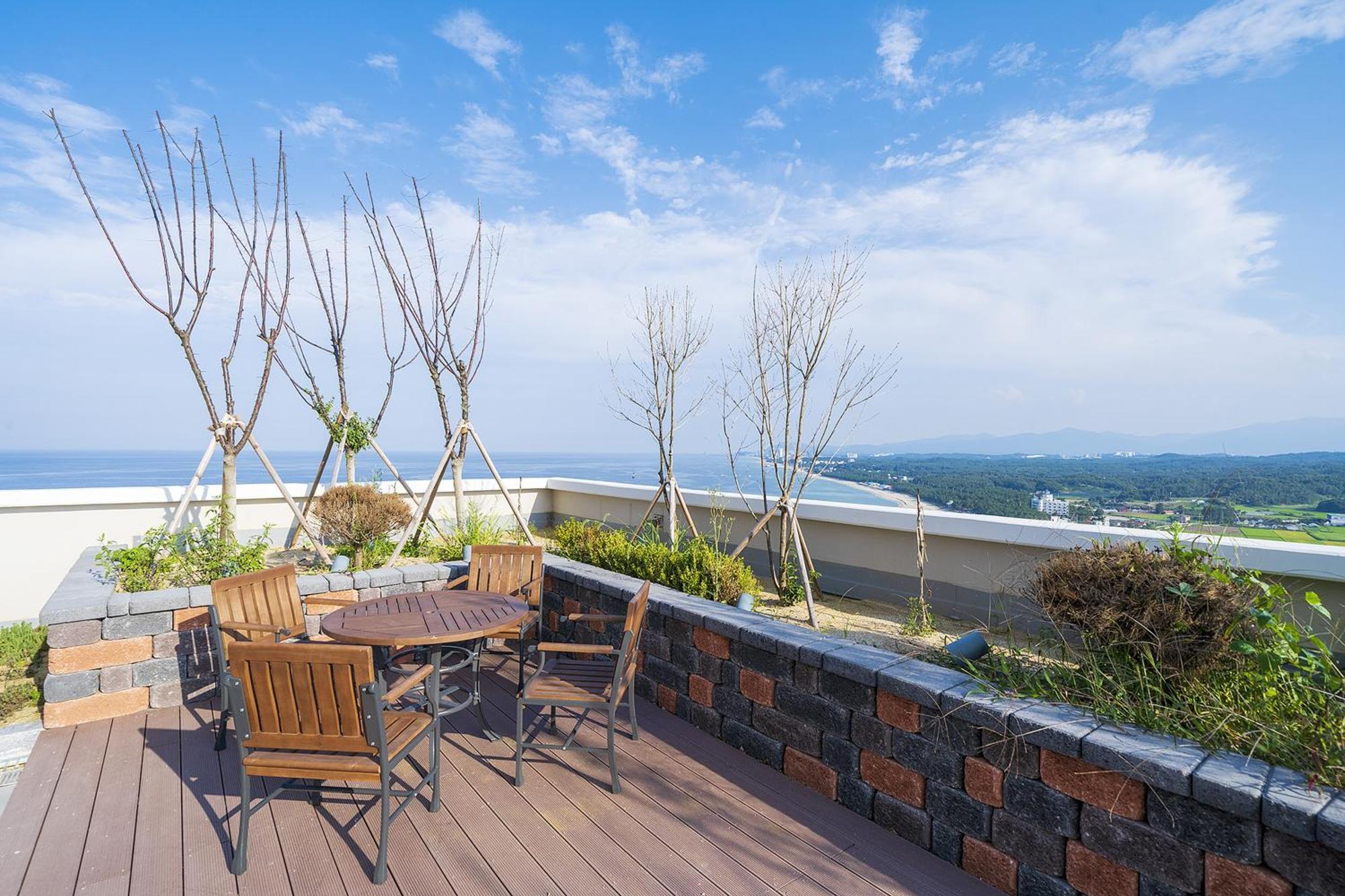 Gangneung Chonpines Ocean Suites Hotel ภายนอก รูปภาพ