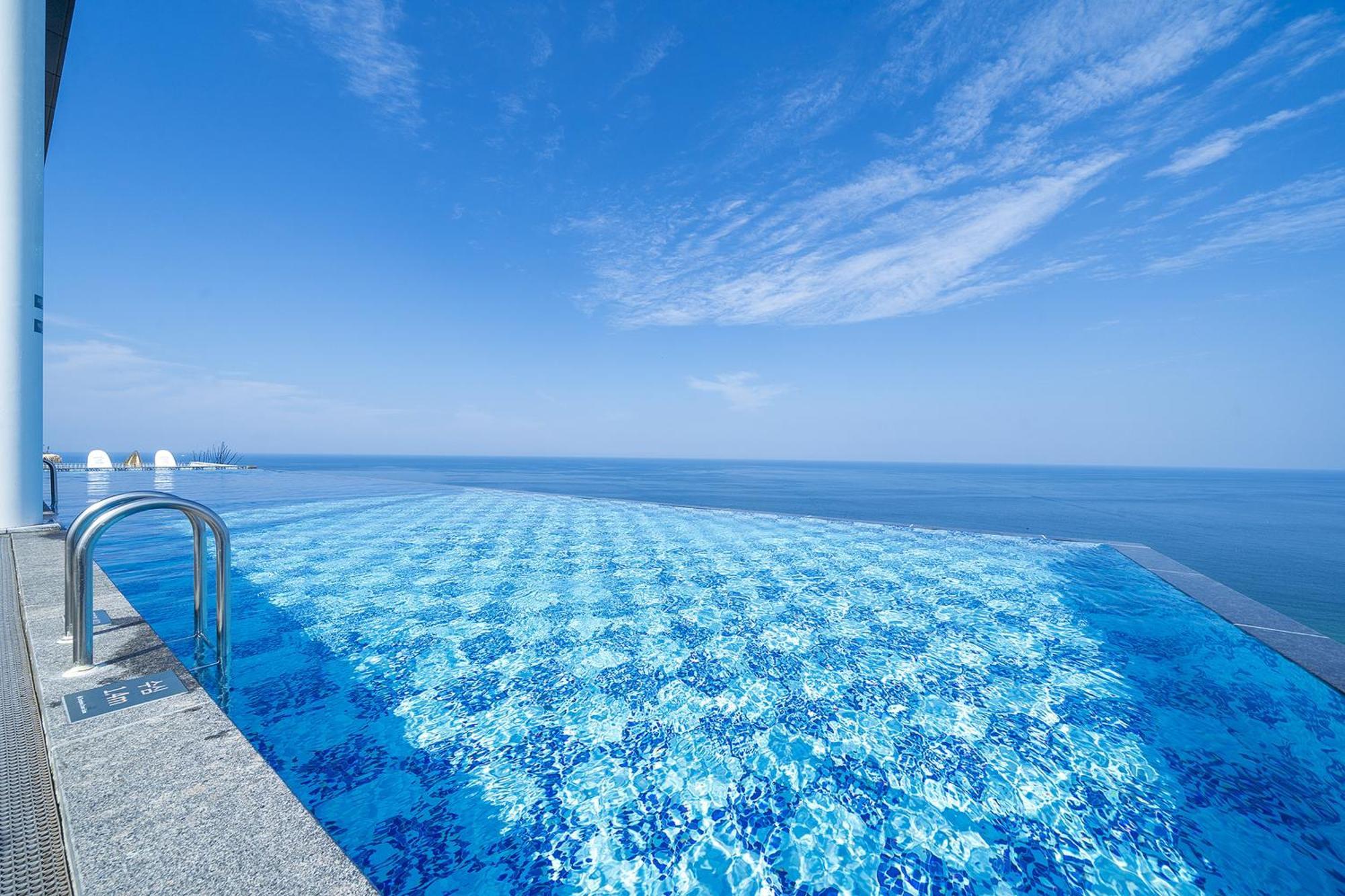 Gangneung Chonpines Ocean Suites Hotel ภายนอก รูปภาพ