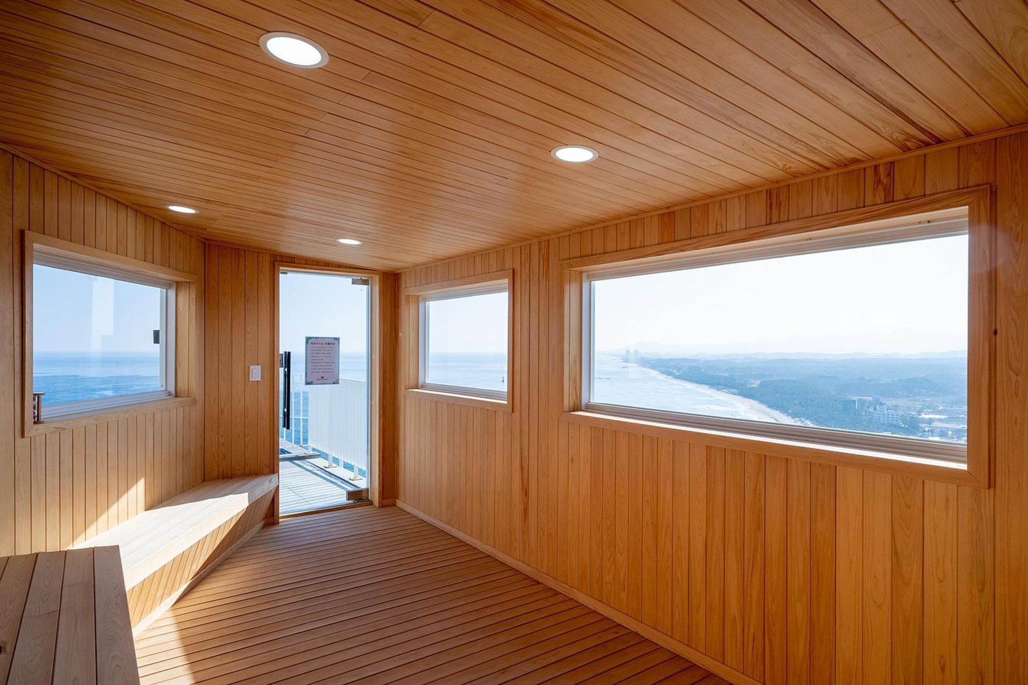 Gangneung Chonpines Ocean Suites Hotel ภายนอก รูปภาพ