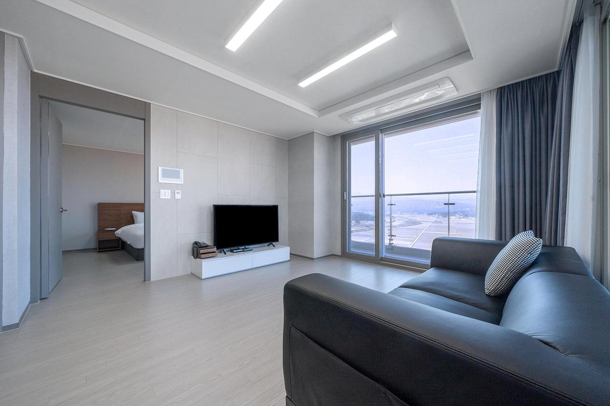 Gangneung Chonpines Ocean Suites Hotel ภายนอก รูปภาพ